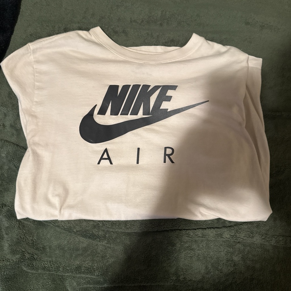 Nike Cream and Black Short Sleeve Tees